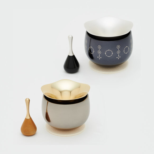 真宗大谷派広丸リン角台付セット　広丸りん3.2寸金欄輪（赤金欄）リン台3寸(タメ色）黒檀金欄4.5寸りん棒台同色 真宗大谷派広丸リン角台付セット　広丸りん3.2寸金欄輪（赤金欄）リン台3寸(タメ色）黒檀金欄4.5寸りん棒台同色 仏具 りん おりん りんセット  rin | お仏壇の野田　店